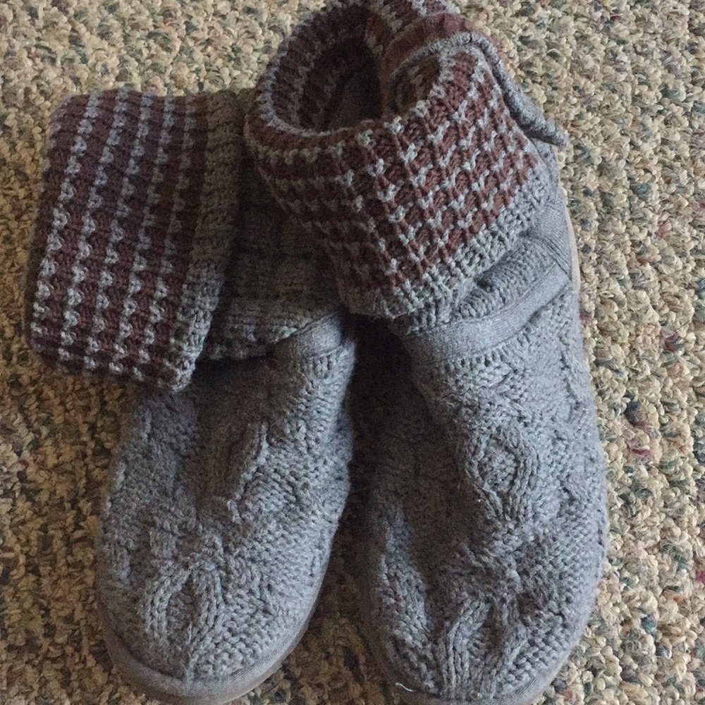 Authentic UGGS Leland Cardy 9